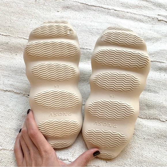 Chunky Platform Slides - Picture 4 of 4